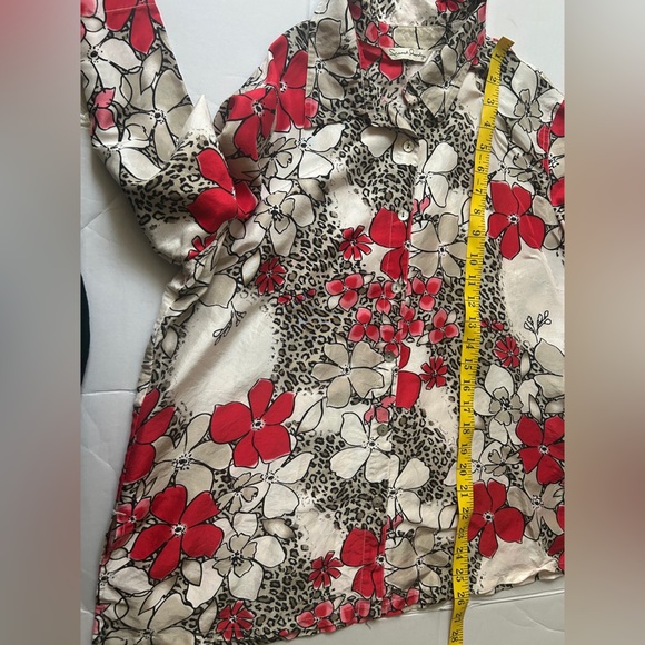 Women's 100% Silk Button Up Floral Blouse - Picture 5 of 5